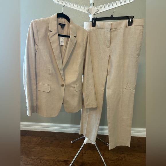 Ann Taylor Jackets & Blazers - Ann Taylor Cream Textured Blazer Suit with Pant